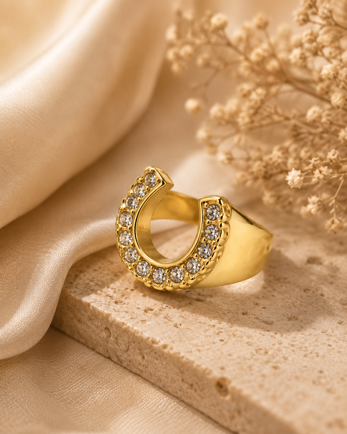 Ring mit Hufeisenmotiv
